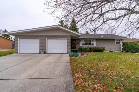 1406 Stephens Dr, Crookston, MN 56716