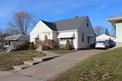 2107 Suburban Ave, Saint Paul, MN 55119