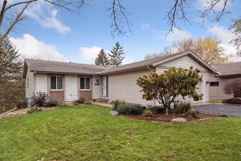 8656 Ridgewind Rd, Eden Prairie, MN 55344