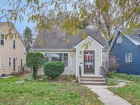 988 Orange Ave E, Saint Paul, MN 55106