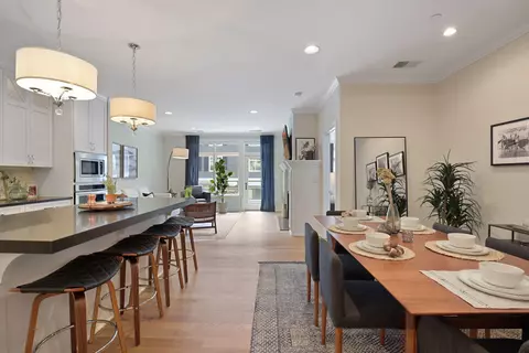 875 Lake St N #211, Wayzata, MN 55391