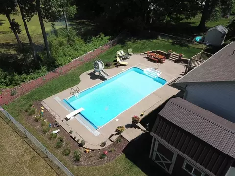 3827 Hallmark Ave N, Oakdale, MN 55128