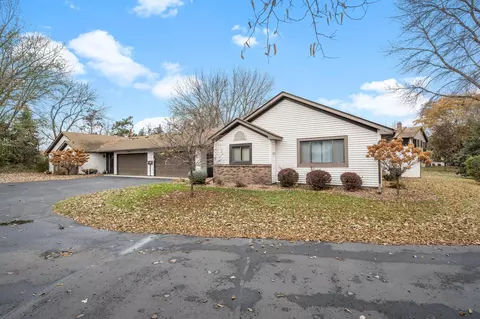 570 Donegal Cir, Shoreview, MN 55126