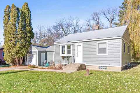 1820 Victoria Cir, Victoria, MN 55386