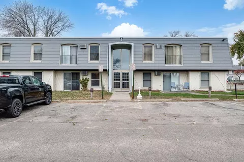 819 11th Ave S #4, Hopkins, MN 55343