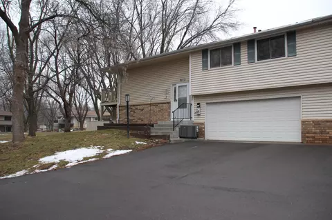 1222 Timbershore Ln, Eagan, MN 55123