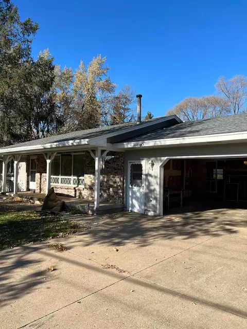 16690 2nd St S, Lakeland Shores, MN 55043