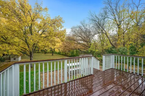2690 Brand Ave E, Maplewood, MN 55119