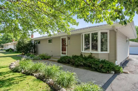 4844 Peggy Ln, White Bear Lake, MN 55110