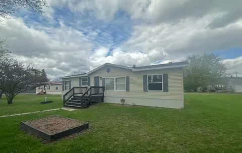 606 11th St, International Falls, MN 56649