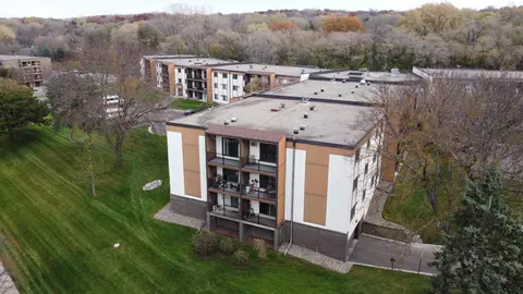 401 E Burnsville Pkwy #128, Burnsville, MN 55337