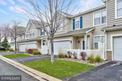 1512 Liberty Cir, Shakopee, MN 55379