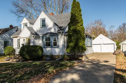825 9th St NW, Rochester, MN 55901