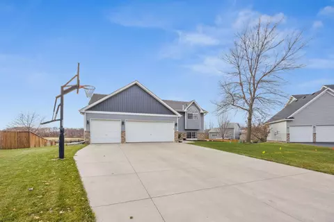 2154 Ormond Dr, Shakopee, MN 55379