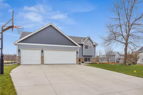 2154 Ormond Dr, Shakopee, MN 55379 photo 2