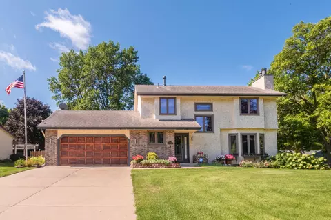 17229 Round Lake Rd, Eden Prairie, MN 55346