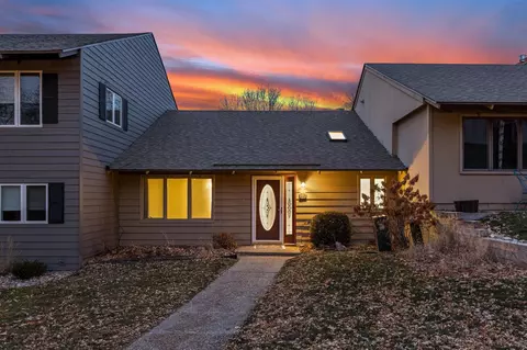 23 Carvers Grn, Chaska, MN 55318