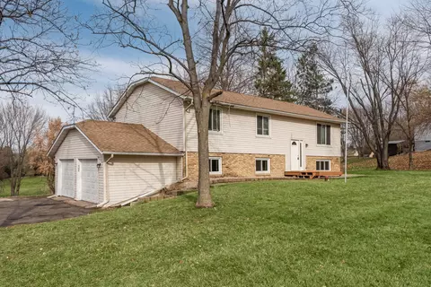 4950 Pioneer Trl, Greenfield, MN 55357