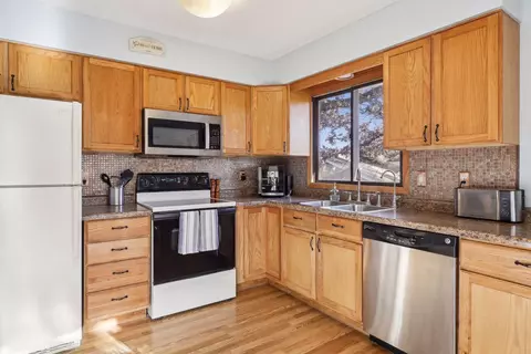 1766 Walnut Ln, Eagan, MN 55122 photo 8