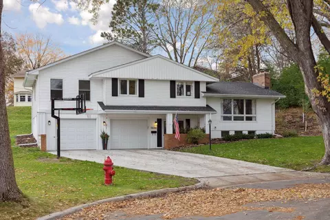 1446 Texas Cir S, Saint Louis Park, MN 55426