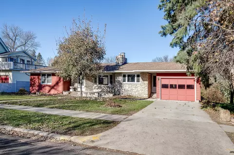 506 Maple Ave, Waverly, MN 55390