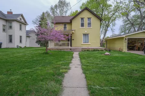 910 Woodland Ave, Mankato, MN 56001