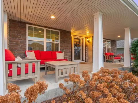 230 Liberty Heights Dr, Chaska, MN 55318
