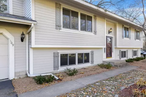 109 E 151st St, Burnsville, MN 55306