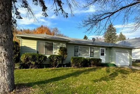 110 W Oak St, Osakis, MN 56360