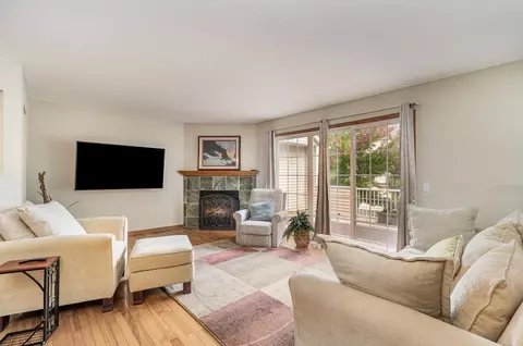 947 Santa Vera Dr, Chanhassen, MN 55317
