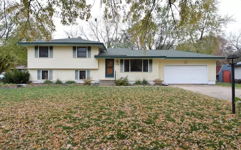 11122 7th St NE, Blaine, MN 55434