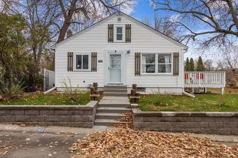 1598 Canary Ln, Mound, MN 55364