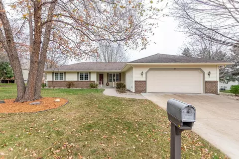 15 Caroletta Ct, Mankato, MN 56001