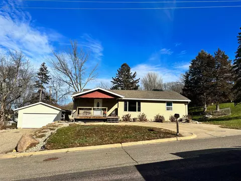 221 Church St, Le Sueur, MN 56058