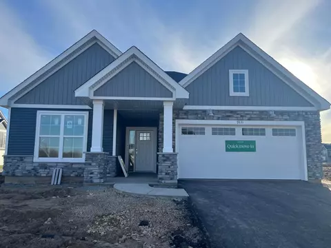 7631 40th St N, Oakdale, MN 55128