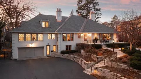 2764 W Lake Of The Isles Pkwy, Minneapolis, MN 55416