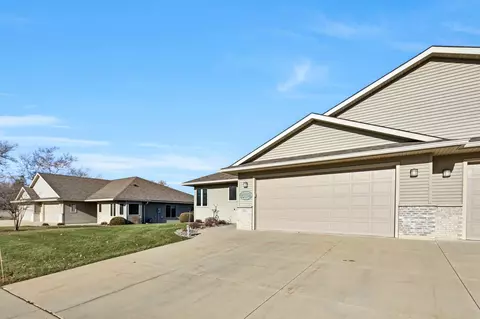 2315 Pinestar Ln SE, Rochester, MN 55904