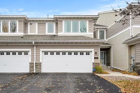 2785 Spy Glass Dr, Chaska, MN 55318
