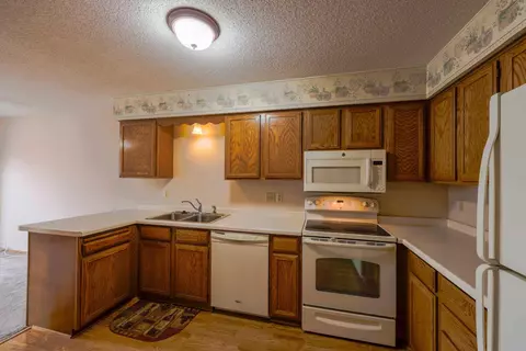 3806 Laurel Ct, Eagan, MN 55122 photo 8