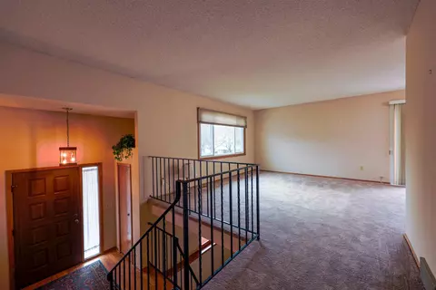 3806 Laurel Ct, Eagan, MN 55122 photo 4