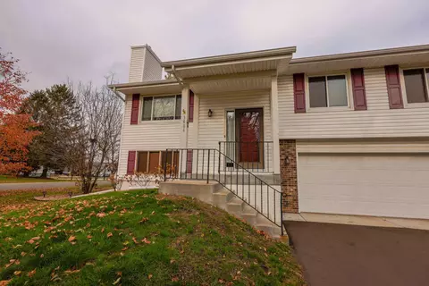 3806 Laurel Ct, Eagan, MN 55122 photo 2
