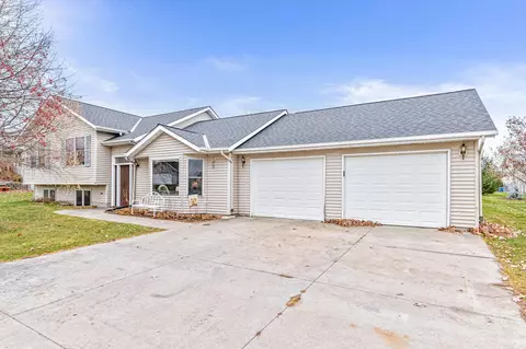 411 8th St, Goodhue, MN 55027