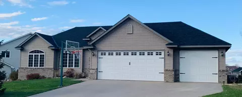 703 Heritage Trl NE, New Prague, MN 56071