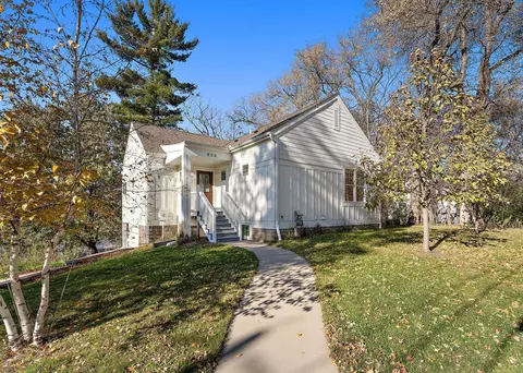 606 Glenbrook Ave N, Oakdale, MN 55128