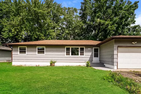 1436 Woodhill Rd, Burnsville, MN 55337
