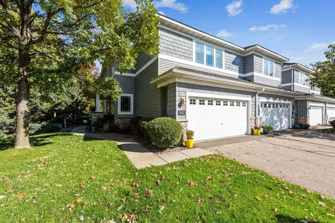 6913 158th St W, Apple Valley, MN 55124