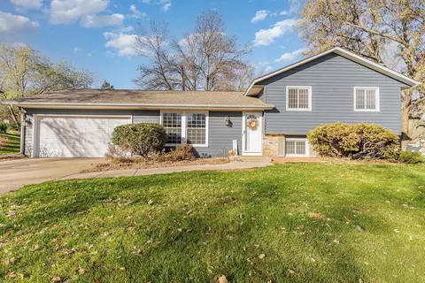 13801 Eveleth Ct, Apple Valley, MN 55124