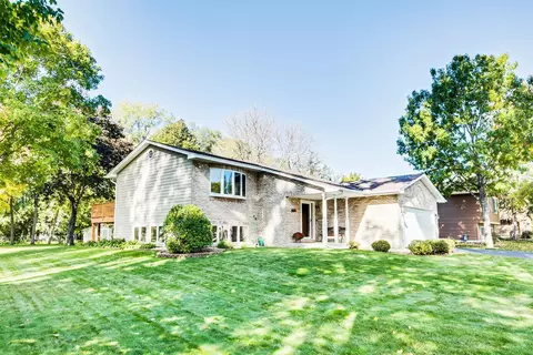 5885 Kitkerry Ct N, Shoreview, MN 55126