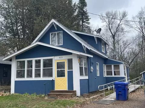 613 6th St, Moose Lake, MN 55767