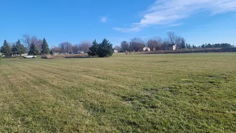 621 6th St, West Concord, MN 55985